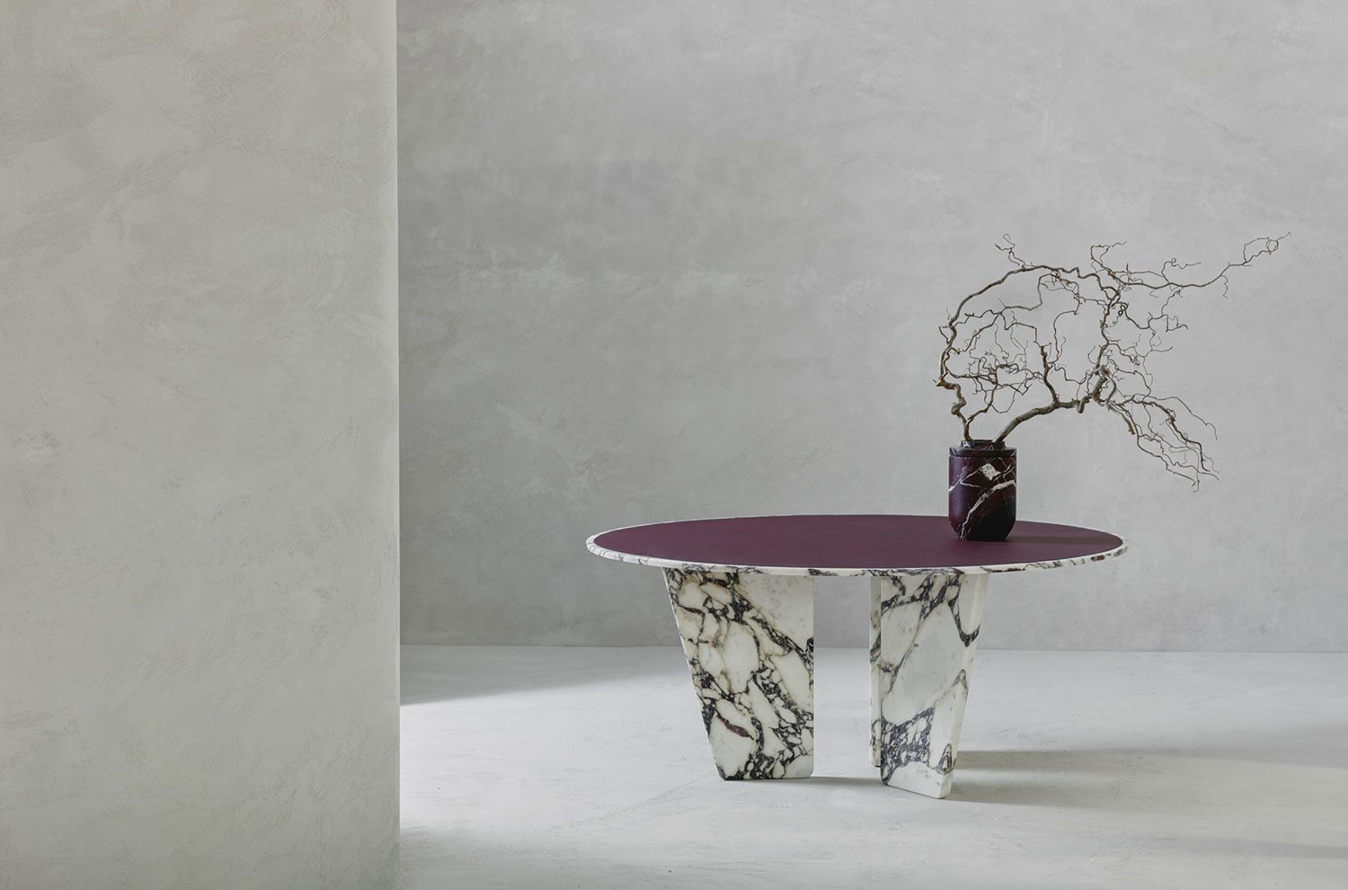 Tavolo in marmo Kreoo  con dettaglio in pelle 2/2 - Gruppo Mastrotto